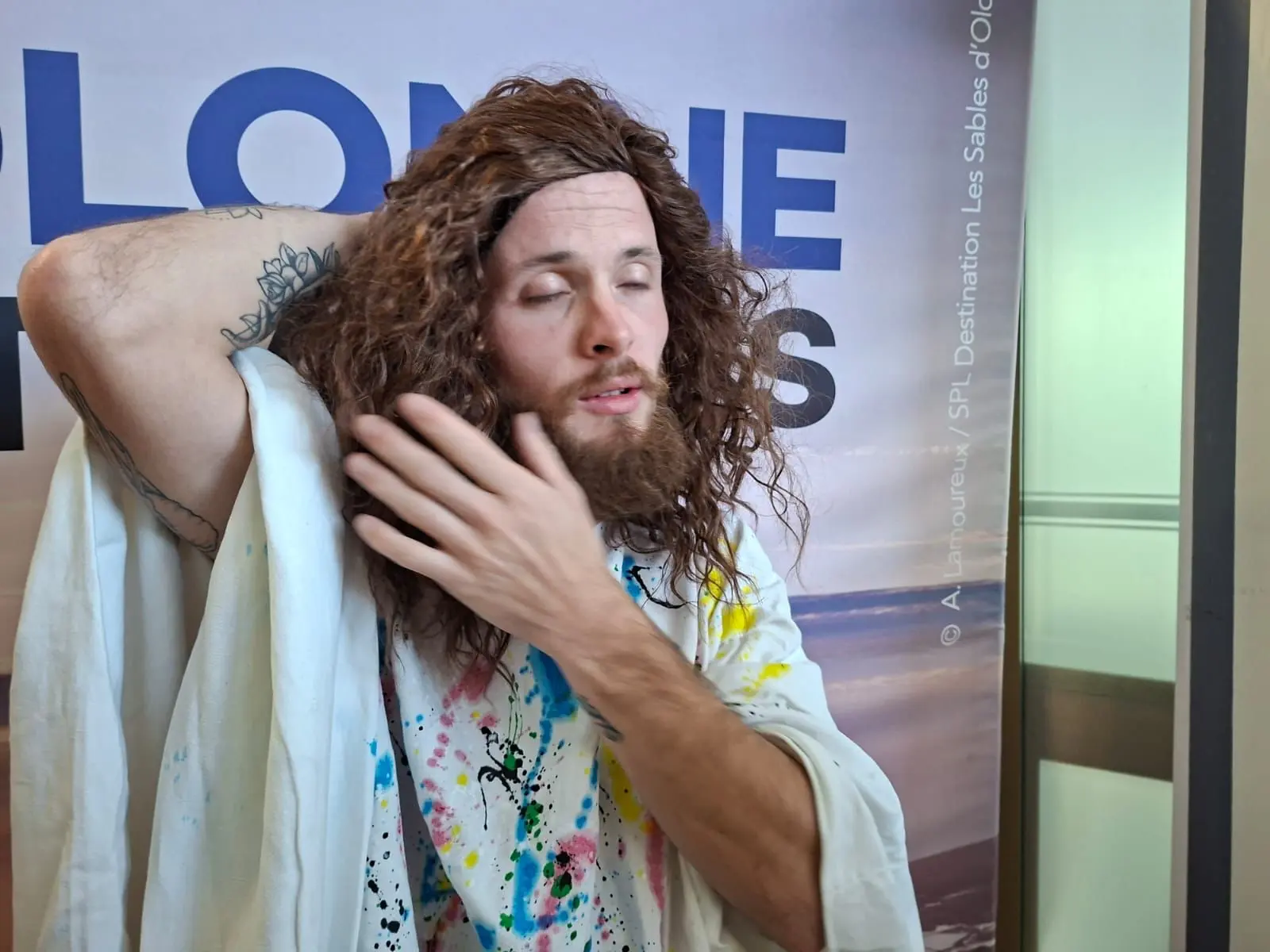 Performance théâtrale devant le public du Vendée Art Show